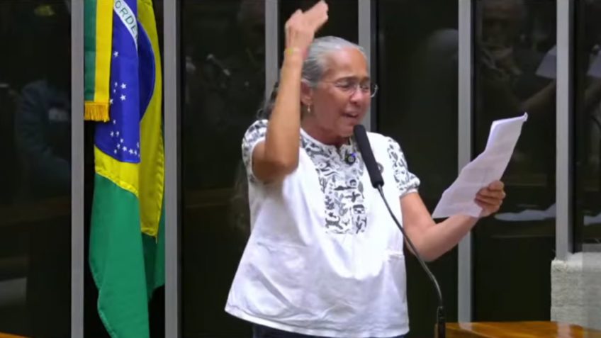 Heloísa Helena toma posse no lugar de Glauber e critica governo Lula