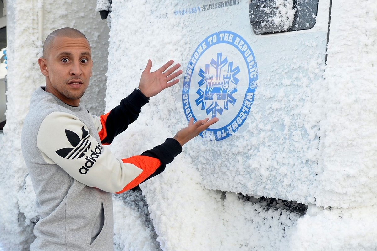 DJ e apresentador é assassinado a tiros em plena luz do dia