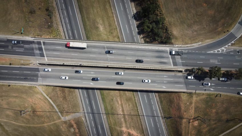 Qualidade das rodovias melhora em 2025, mas 62% seguem problemáticas