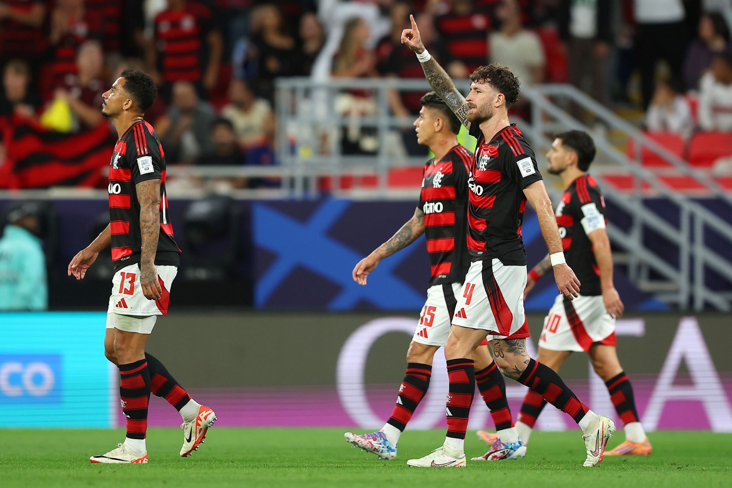 Veja momento em que Flamengo chega ao estádio para Intercontinental