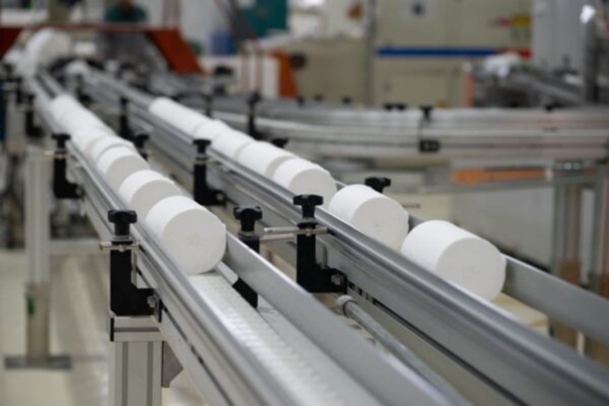 Atividade industrial recua 7 pontos em novembro, aponta CNI