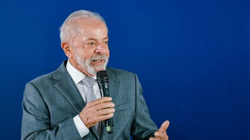 Lula orienta ministros a pedirem voto de senadores para Messias