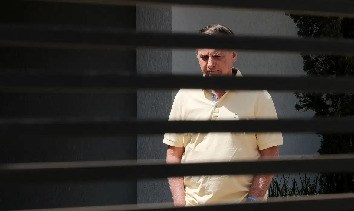 Bolsonaro pede autorização para fazer fisioterapia na prisão
