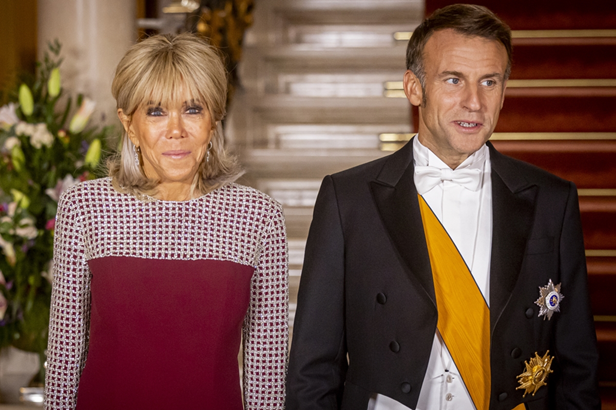 Esposa de Macron é processada por xingar feministas de “vadias estúpidas”