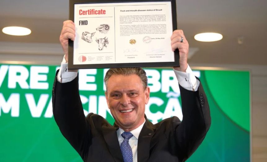 Fávaro assina contrato para criação de banco de antígenos da febre aftosa no Brasil