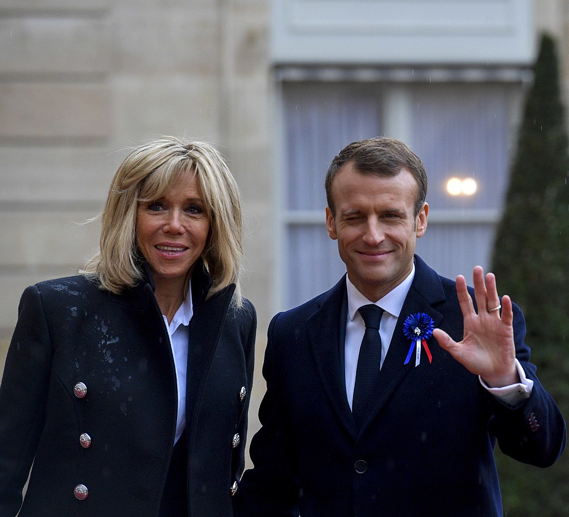 Brigitte Macron é processada por chamar feministas de “vadias”