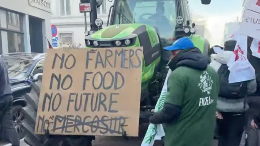 Agricultores europeus bloqueiam Bruxelas contra acordo UE-Mercosul