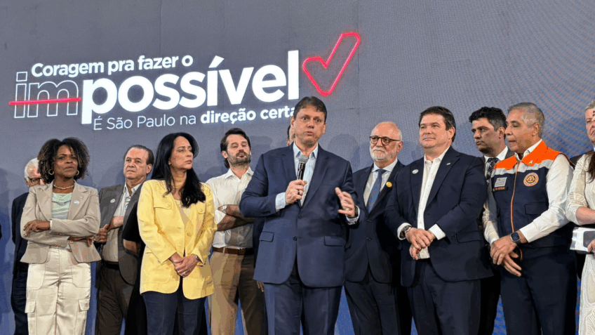 Tarcísio afirma que SP já tem ação judicial pronta contra a Enel