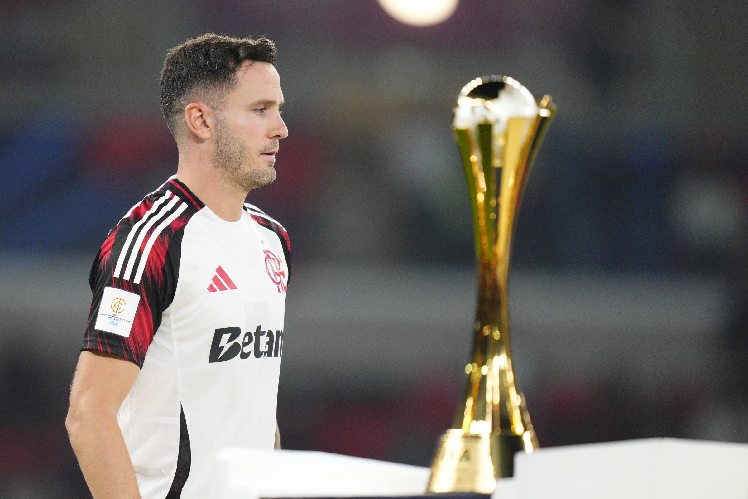 Saúl Ñiguez pede desculpas após perder pênalti contra o PSG: “Falhei”