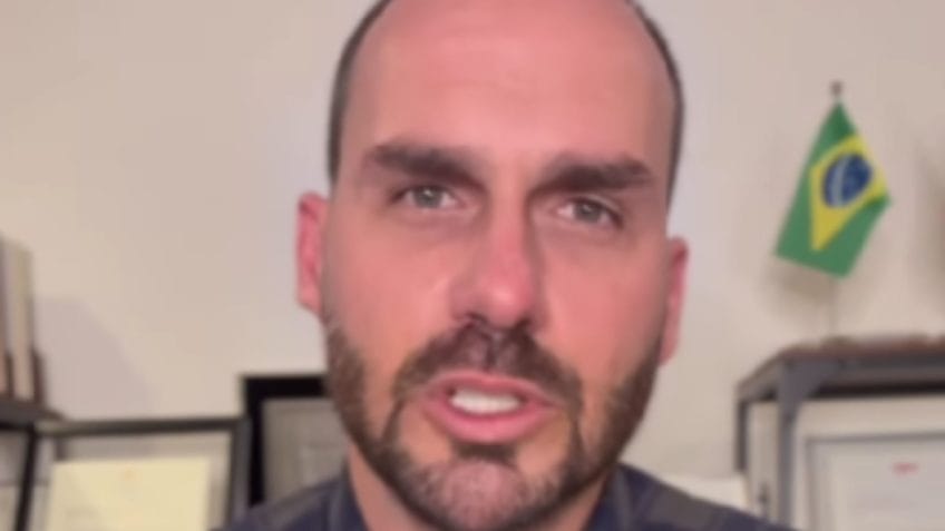 Eduardo Bolsonaro diz que perda do mandato é “medalha”