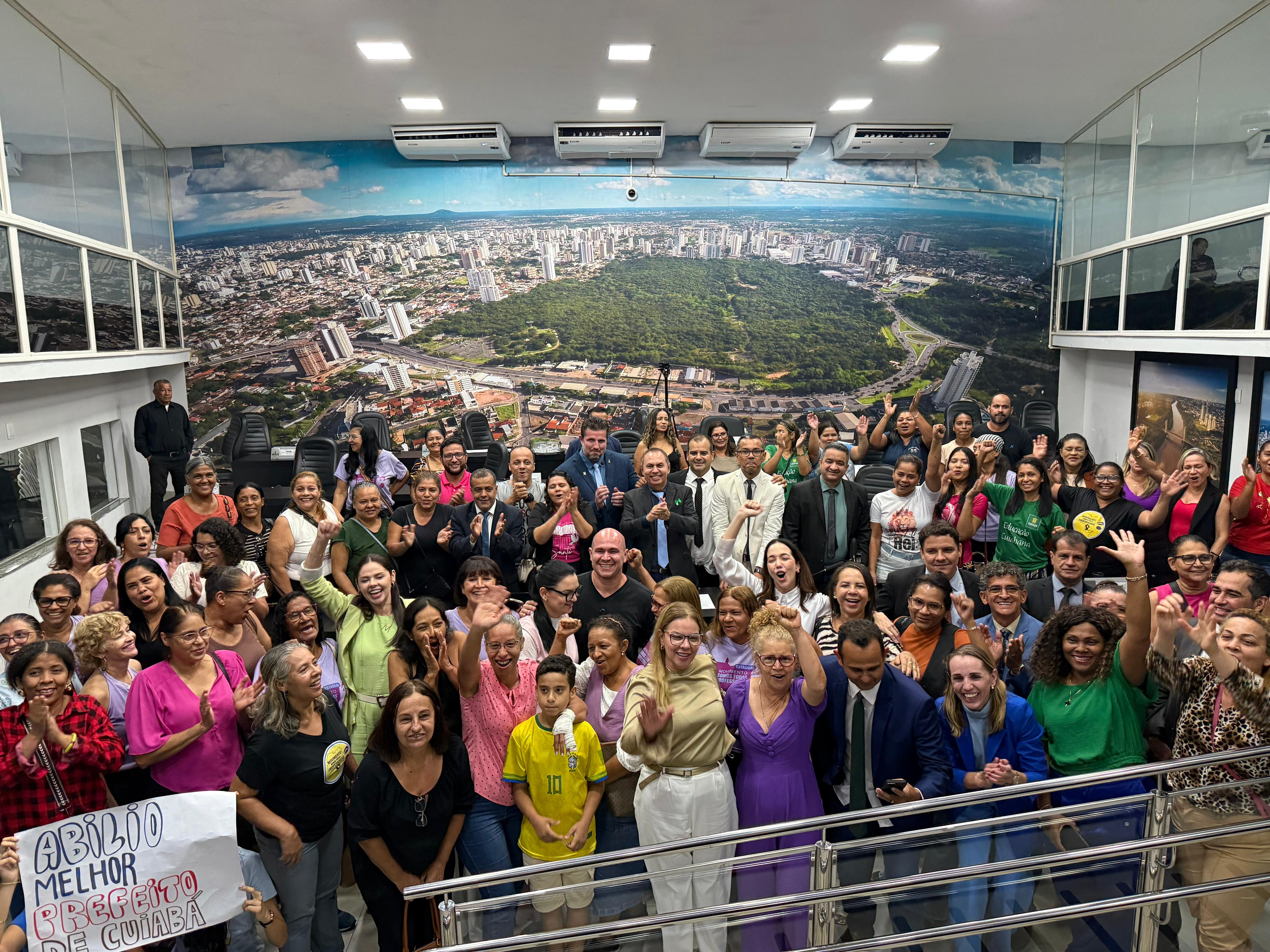 Projetos do Executivo que valorizam servidores são aprovados pela Câmara