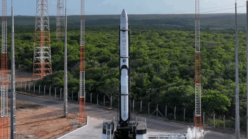 Foguete sul-coreano faz 1º lançamento comercial a partir do Brasil