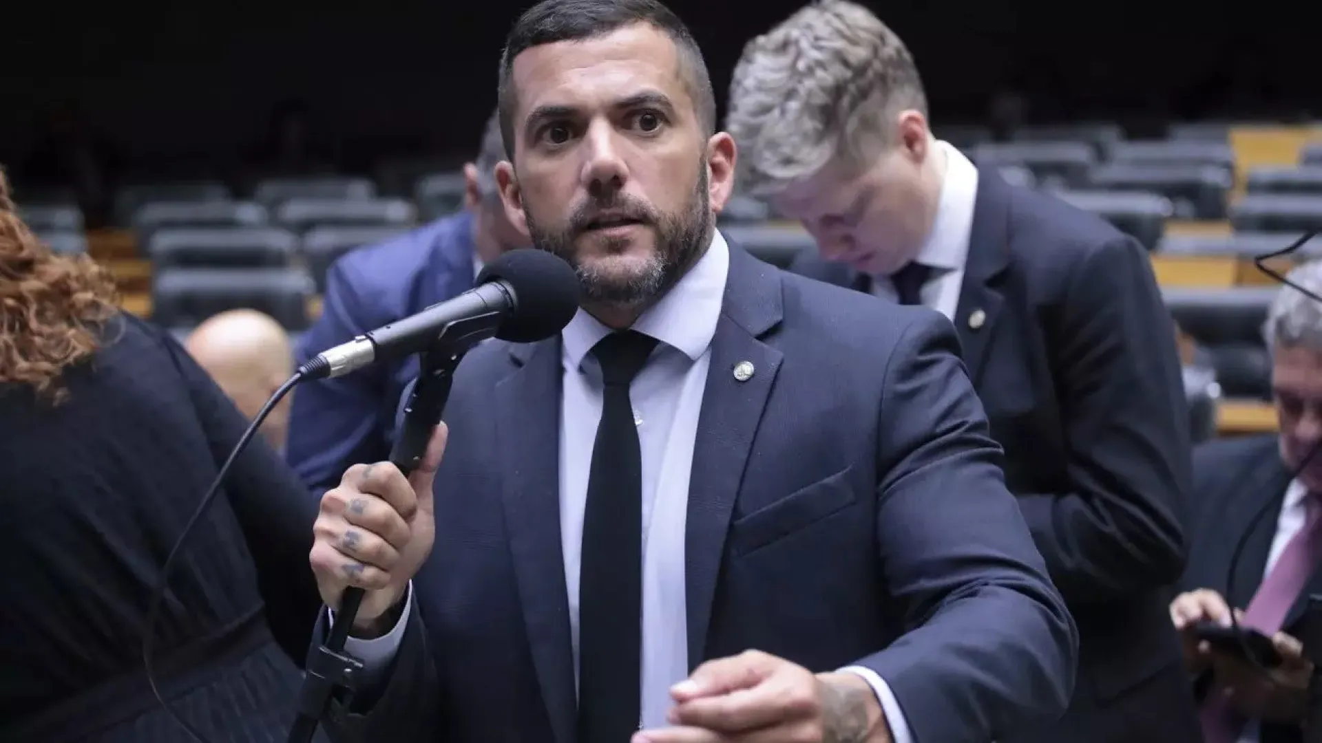 Quem é Carlos Jordy, alvo de operação da PF por suspeita de desvios na cota parlamentar