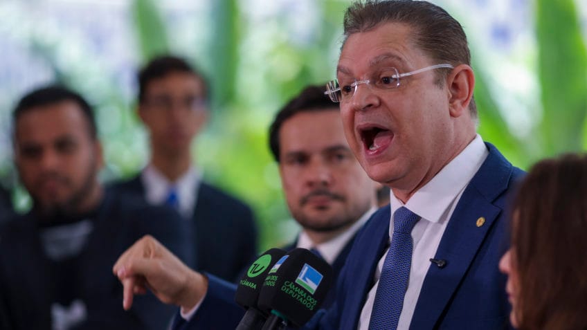 Alvo de operação da PF, Sóstenes diz não ter nada a temer