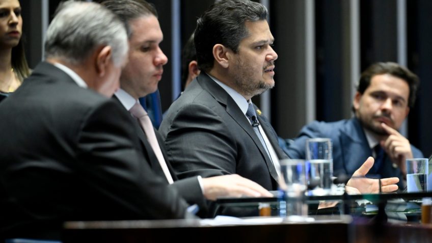 Congresso aprova projetos em bloco; votação do Orçamento será separada