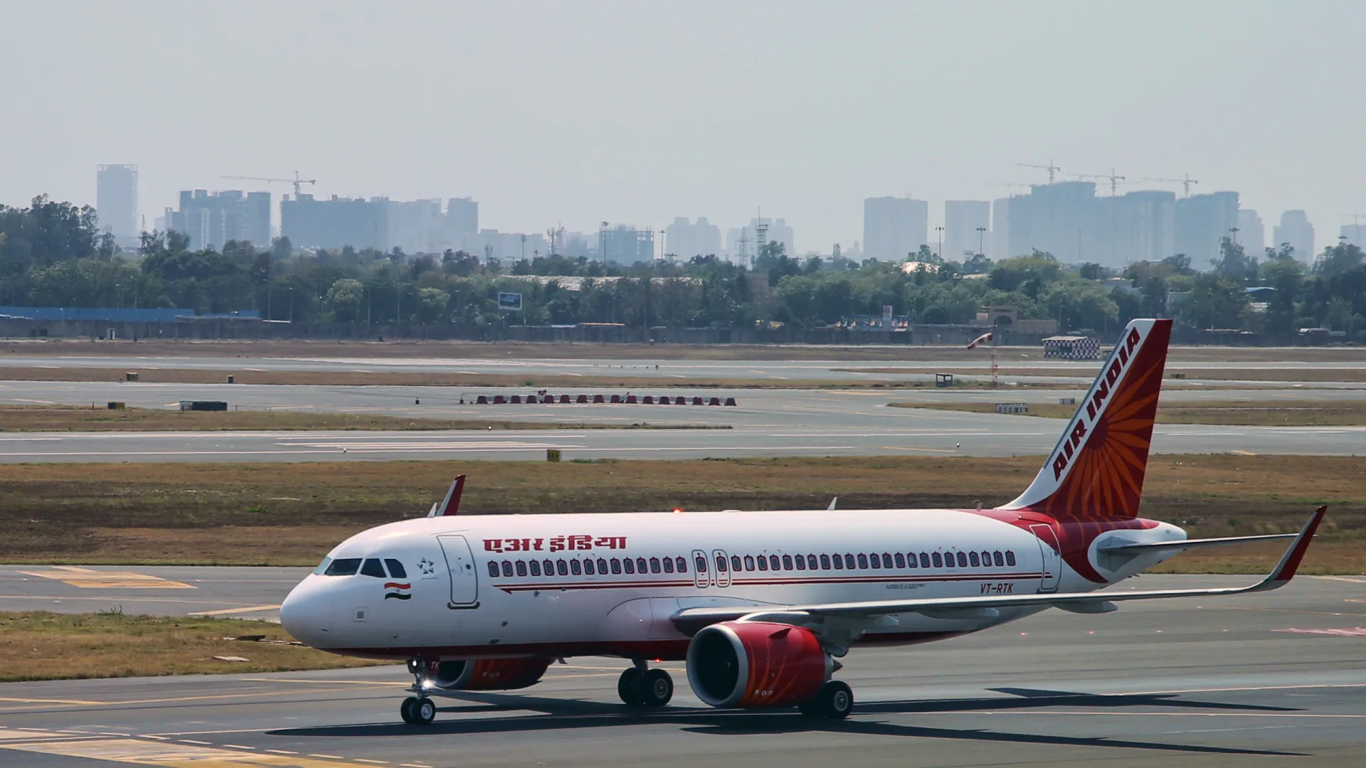 Avião que sumiu há 13 anos é encontrado abandonado em aeroporto na Índia