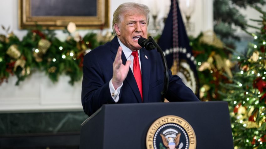 Trump instala placas com críticas a ex-presidentes na Casa Branca