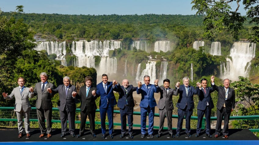Lula participa de foto com presidentes e chefes de delegação do Mercosul
