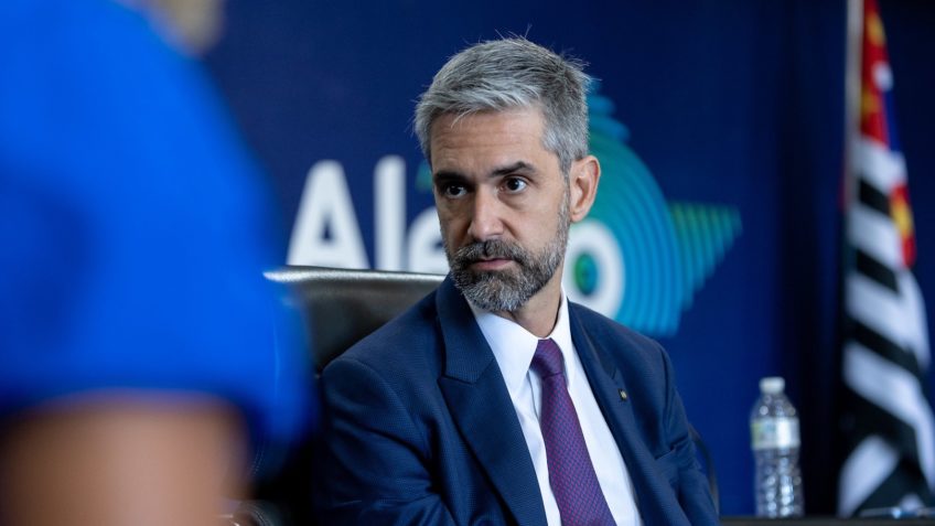 Advogado do caso Master minimiza carona em jatinho com Toffoli