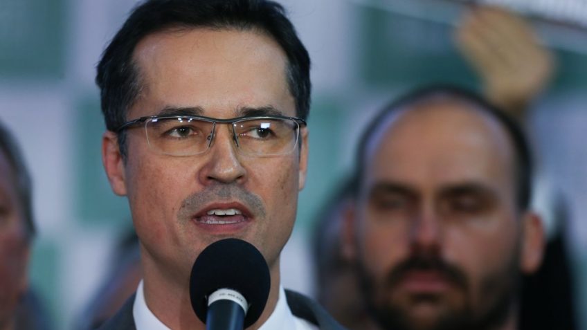 Deltan paga R$ 146 mil a Lula por PowerPoint da Lava Jato