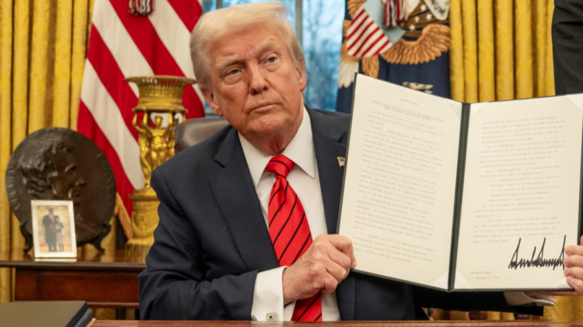 Trump fecha acordo com farmacêuticas para reduzir preços