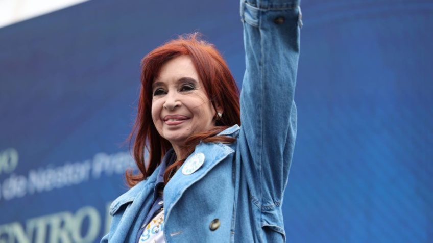 Cristina Kirchner é internada com dores abdominais