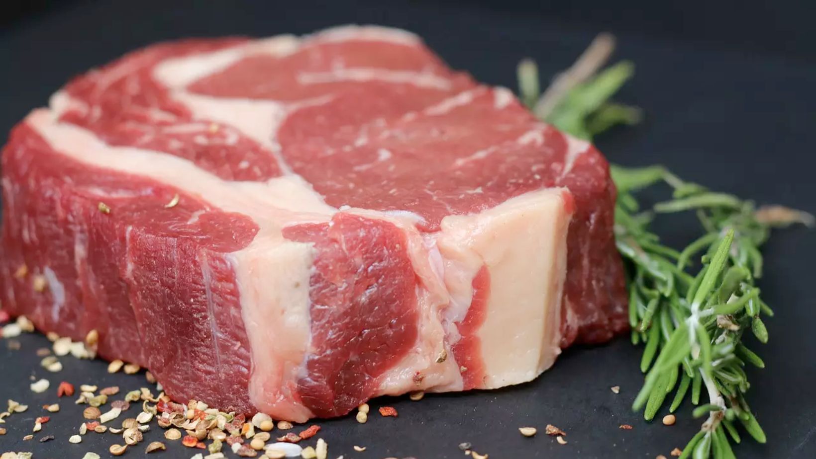 Exportações de carne bovina crescem 50% em novembro e país pode ter novo recorde histórico