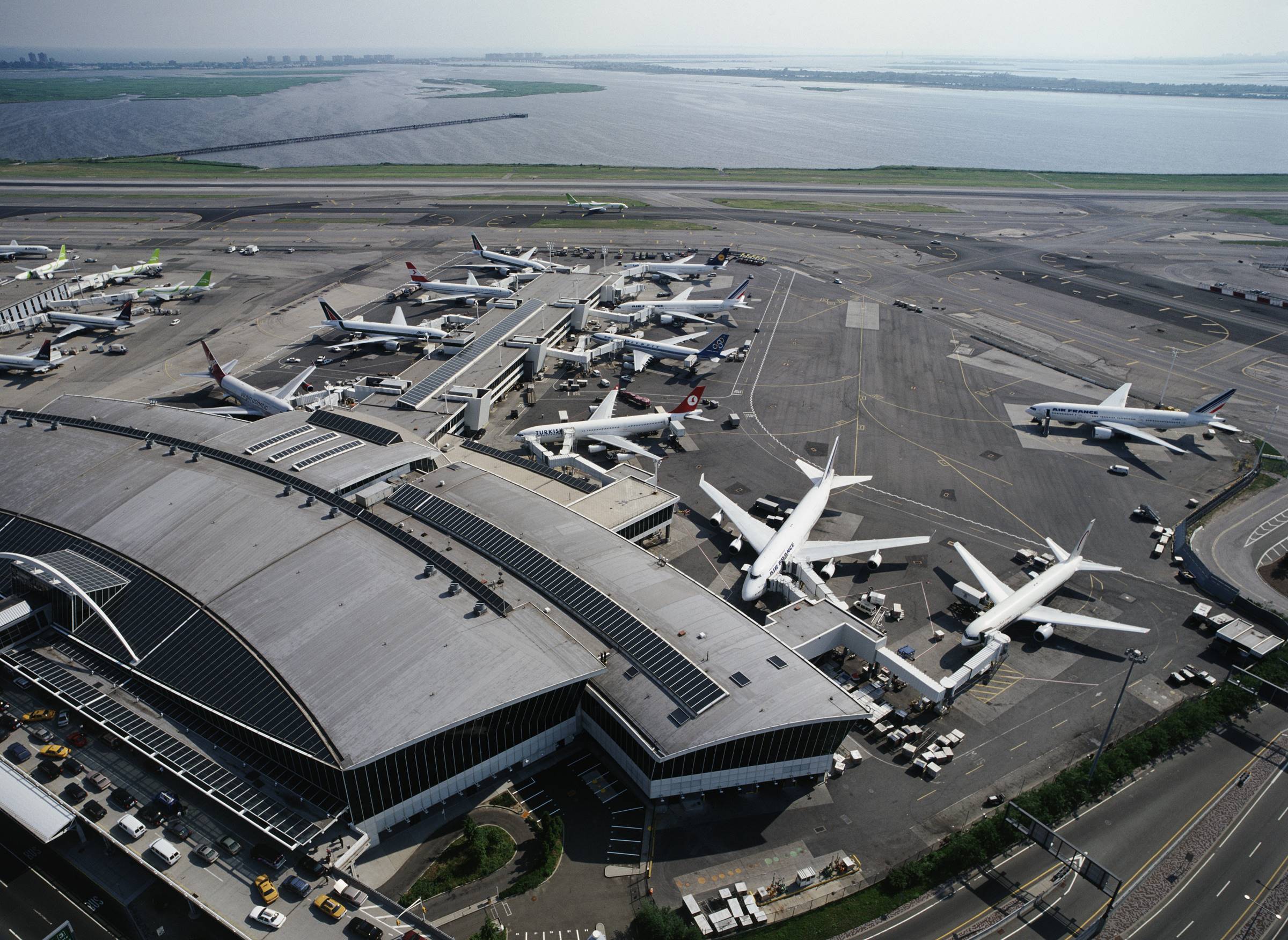 Piloto e controlador aéreo batem boca durante pouso em Nova York; ouça
