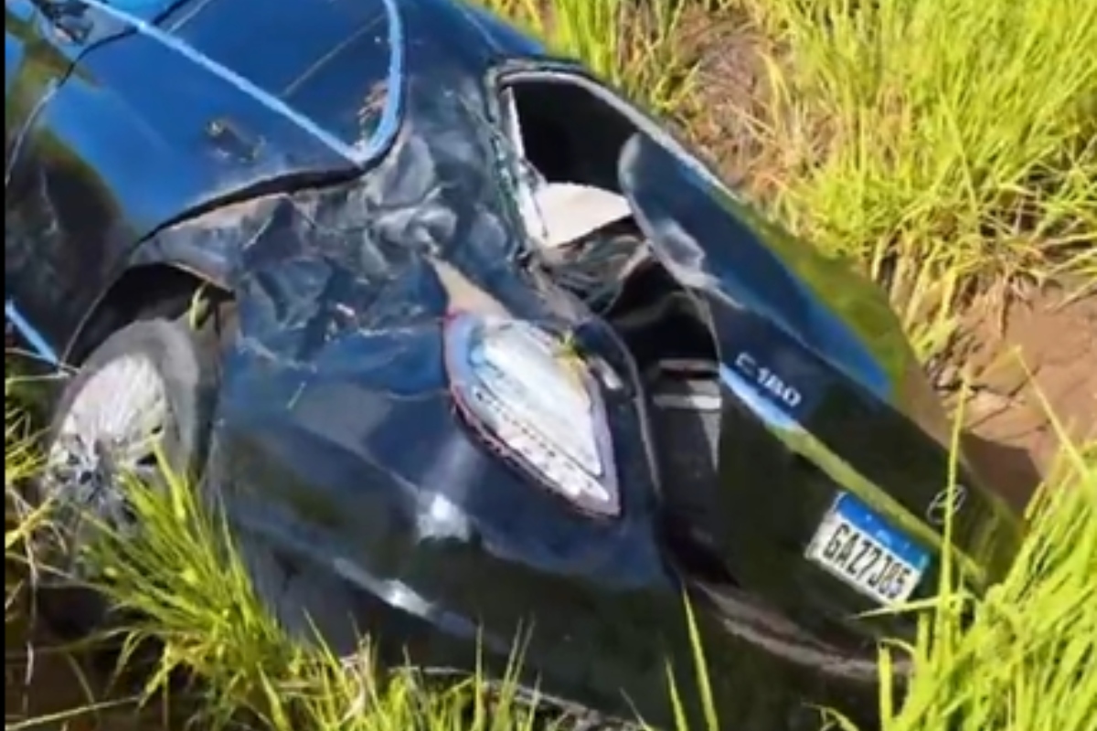 Medalhista olímpico brasileiro capota carro durante viagem no ES