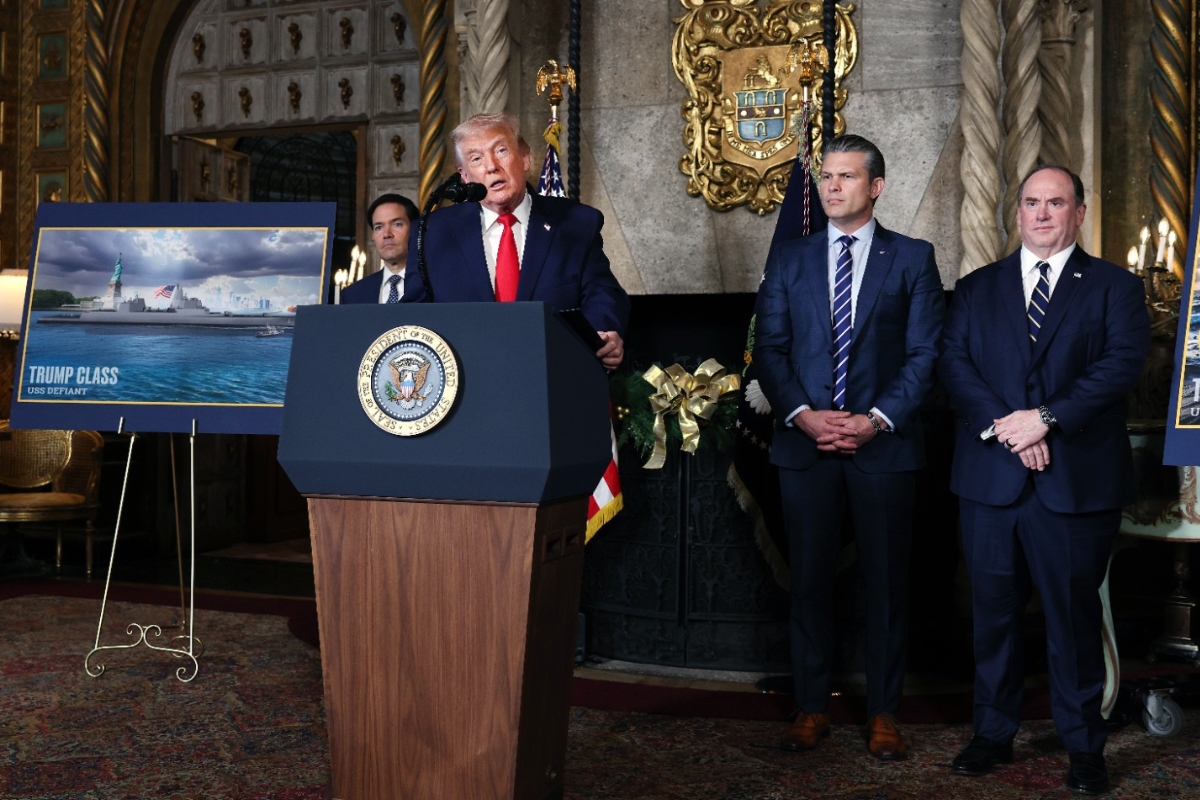 Trump anuncia novos navios de guerra em meio à tensão com a Venezuela