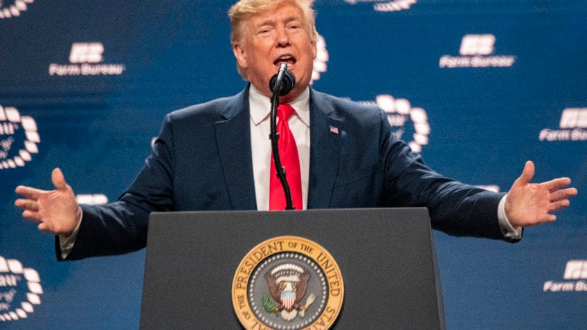 Trump remove dezenas de embaixadores nomeados por Biden