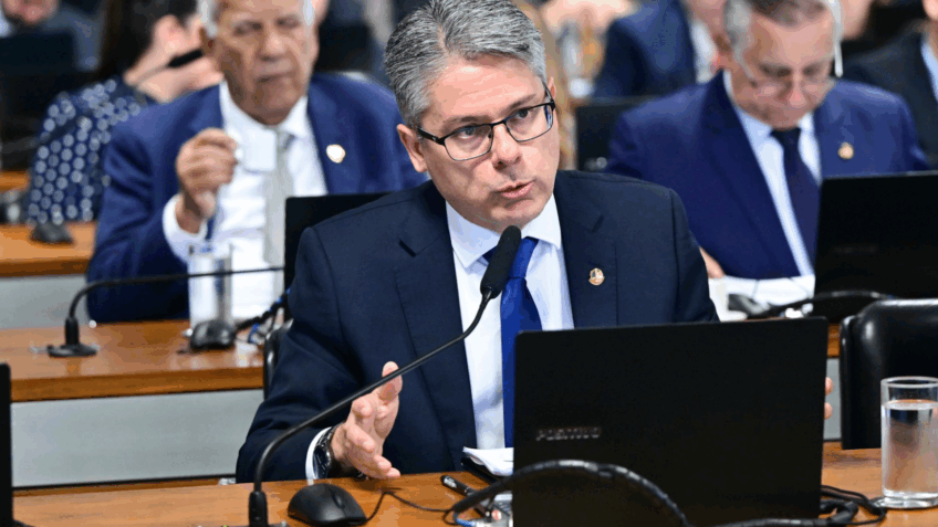 Vieira defende CPI para apurar suspeita de relação de Moraes com Master