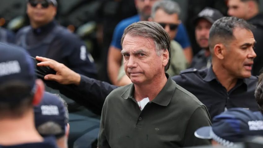 Moraes pede que transferência de Bolsonaro para hospital seja "discreta"