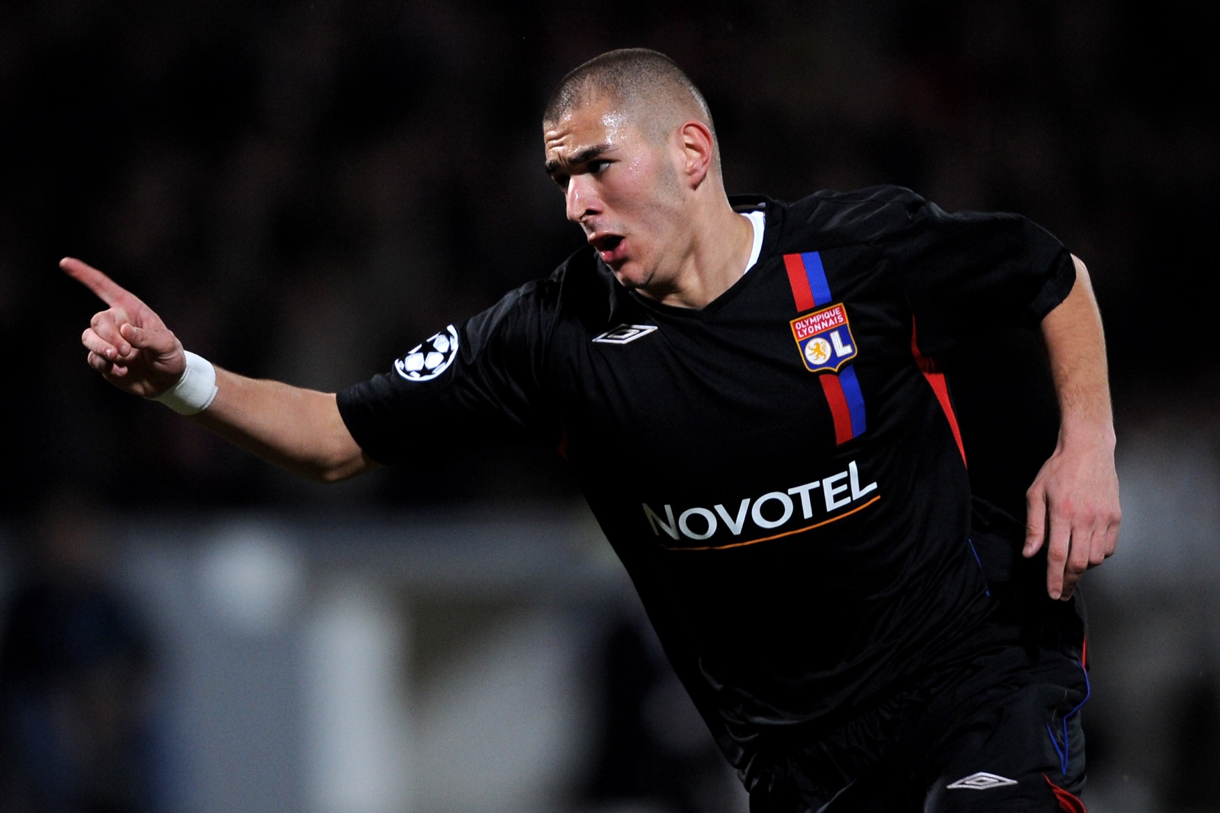 Benzema comenta em post de contratação de Endrick no Lyon; veja