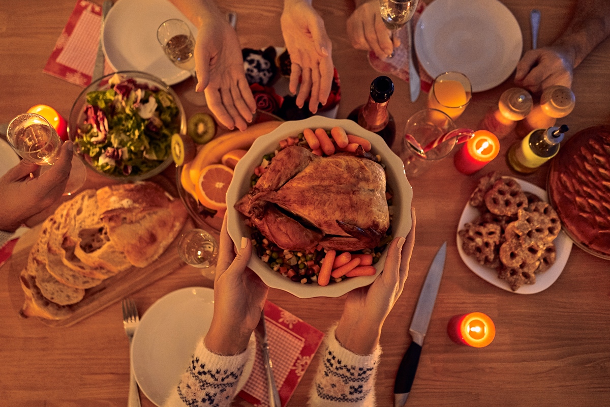 Microbiologista explica como evitar a intoxicação alimentar no Natal