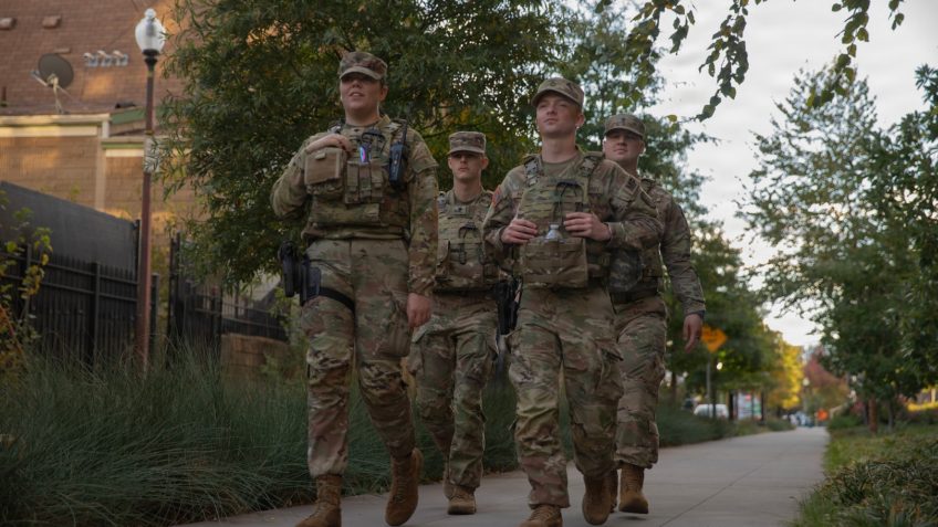 Suprema Corte proíbe Trump de enviar Guarda Nacional à Chicago