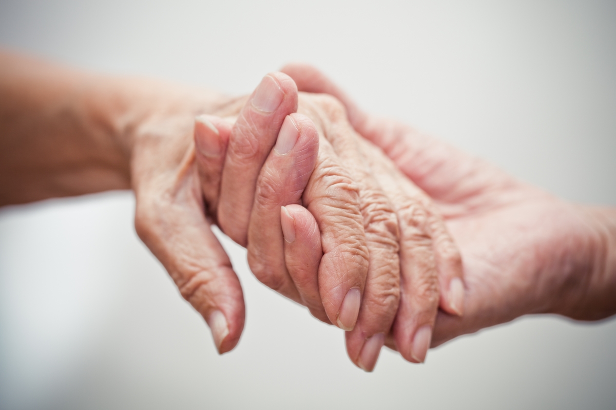 Geriatra ensina como identificar sinais de demência em familiares