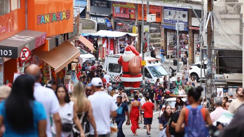 Compras de última hora agitam comércio popular em São Paulo
