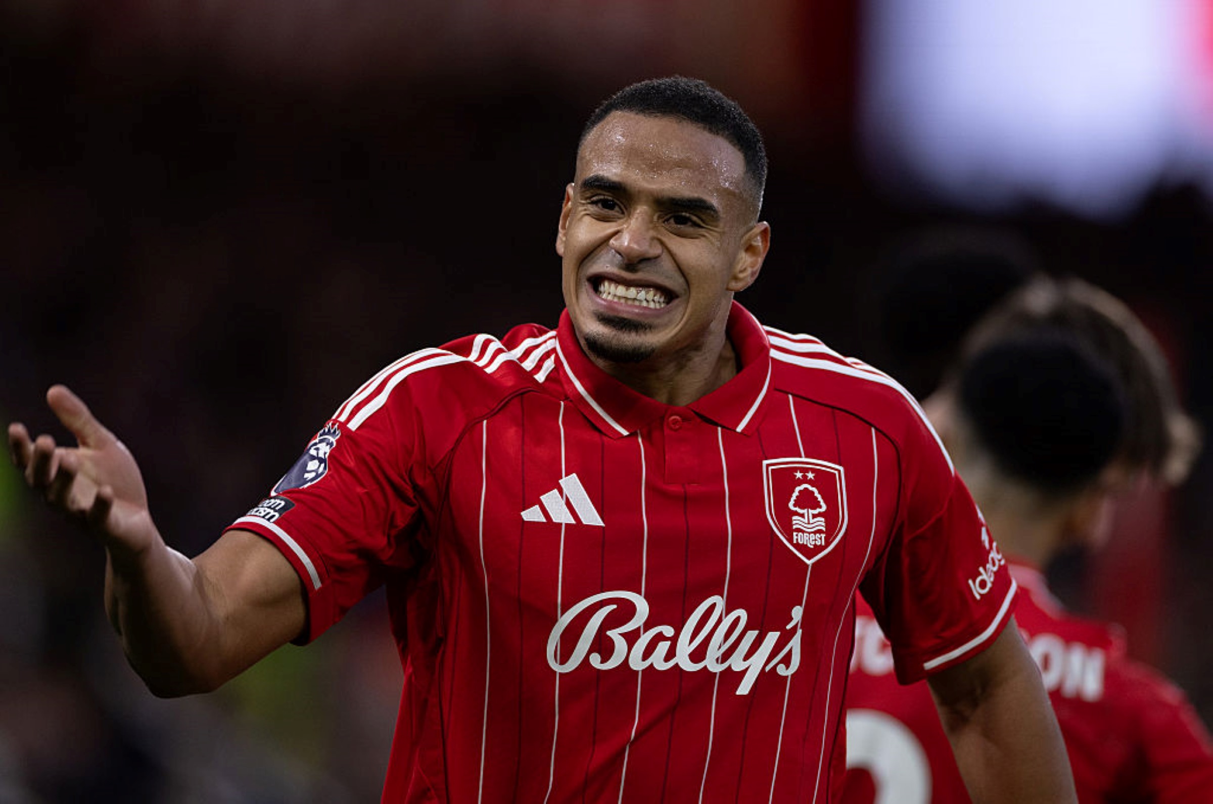 Barcelona estuda contratação de zagueiro brasileiro da Premier League