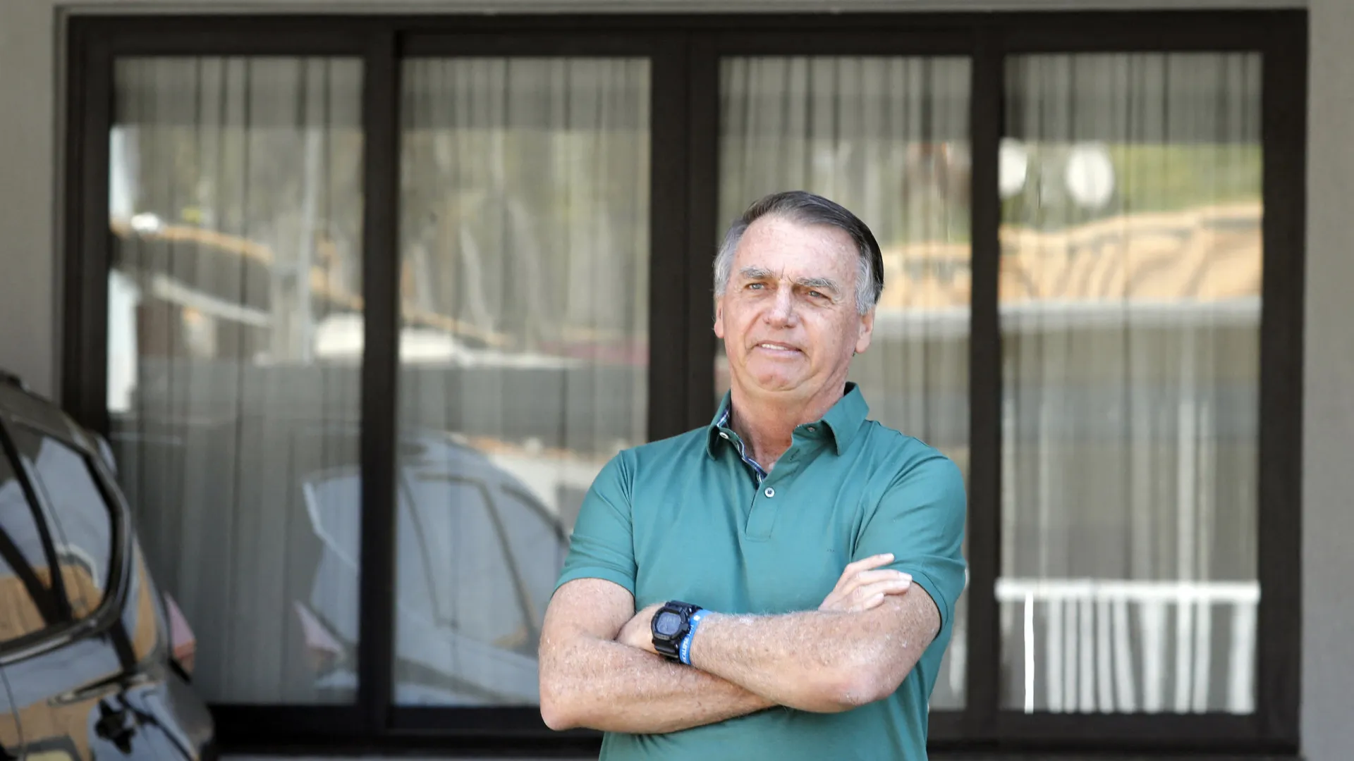 Bolsonaro deixa a PF e segue para hospital onde será internado para cirurgia