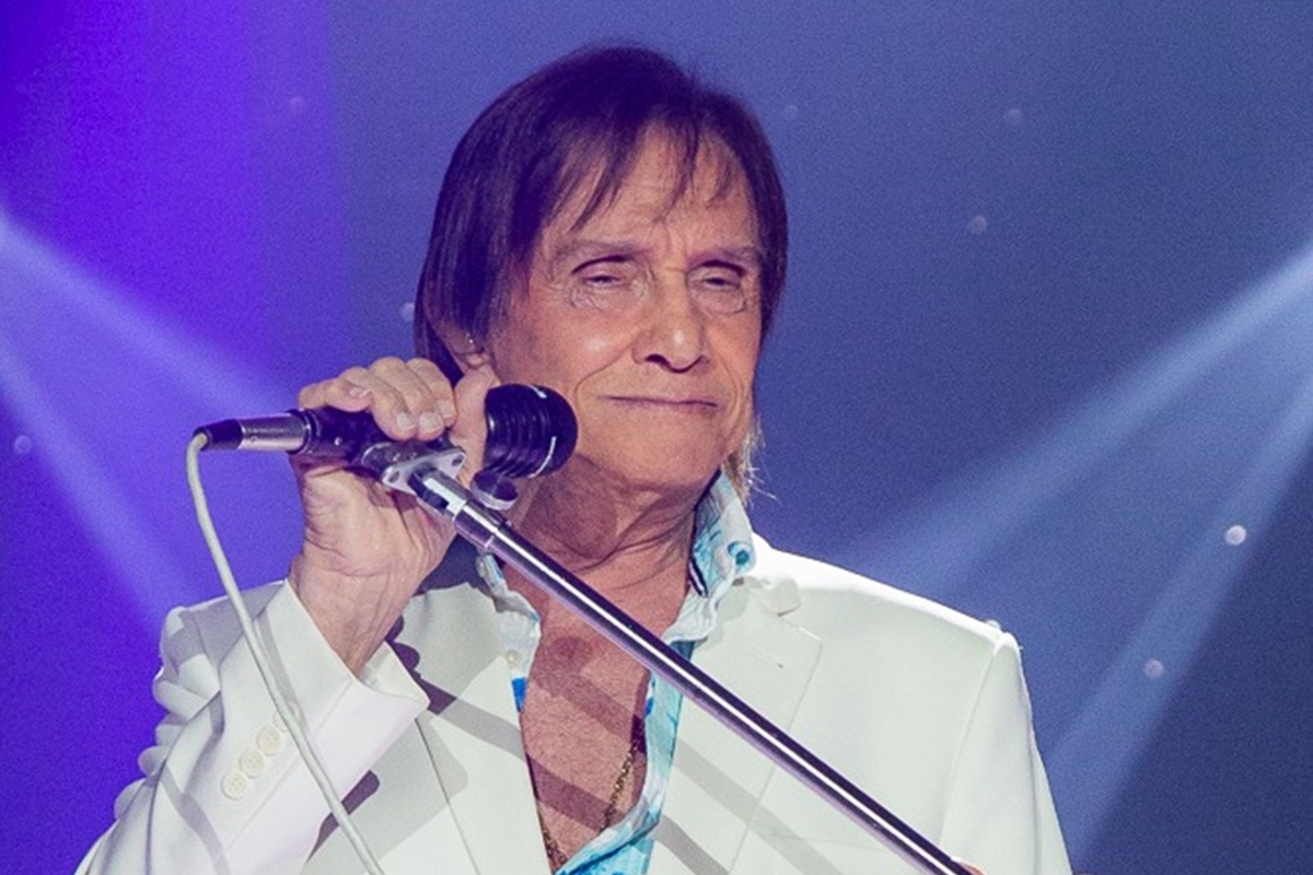 Entenda por que Roberto Carlos mudou letra de música em especial de Natal