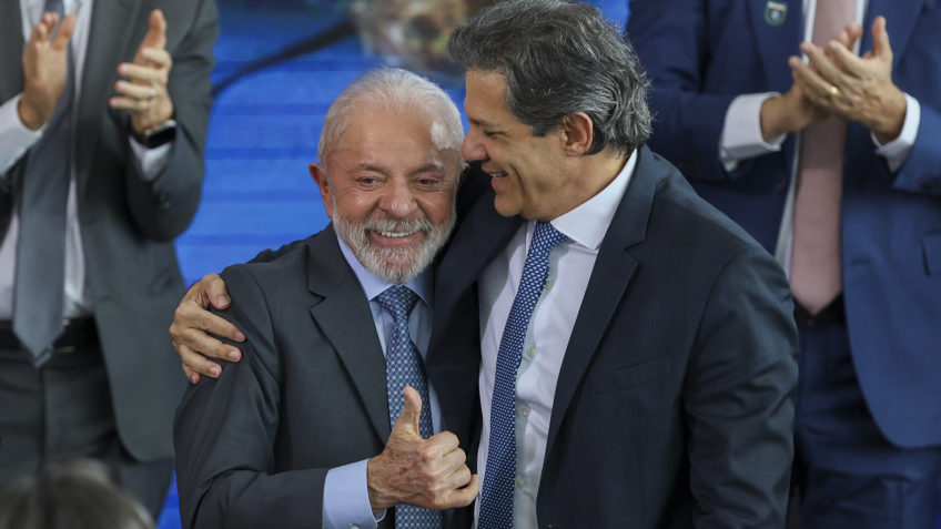 Lula publica decreto que eleva salário mínimo para R$ 1.621 em 2026