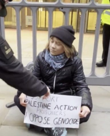 Greta Thunberg é presa em protesto pró–Palestina em Londres