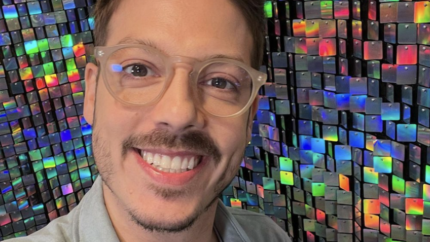 Fábio Porchat grava vídeo em embaixada ironizando boicote à Havaianas