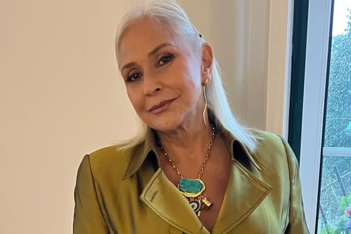 Fafá de Belém se emociona com presença na 1ª Missa do Galo de Leão XIV