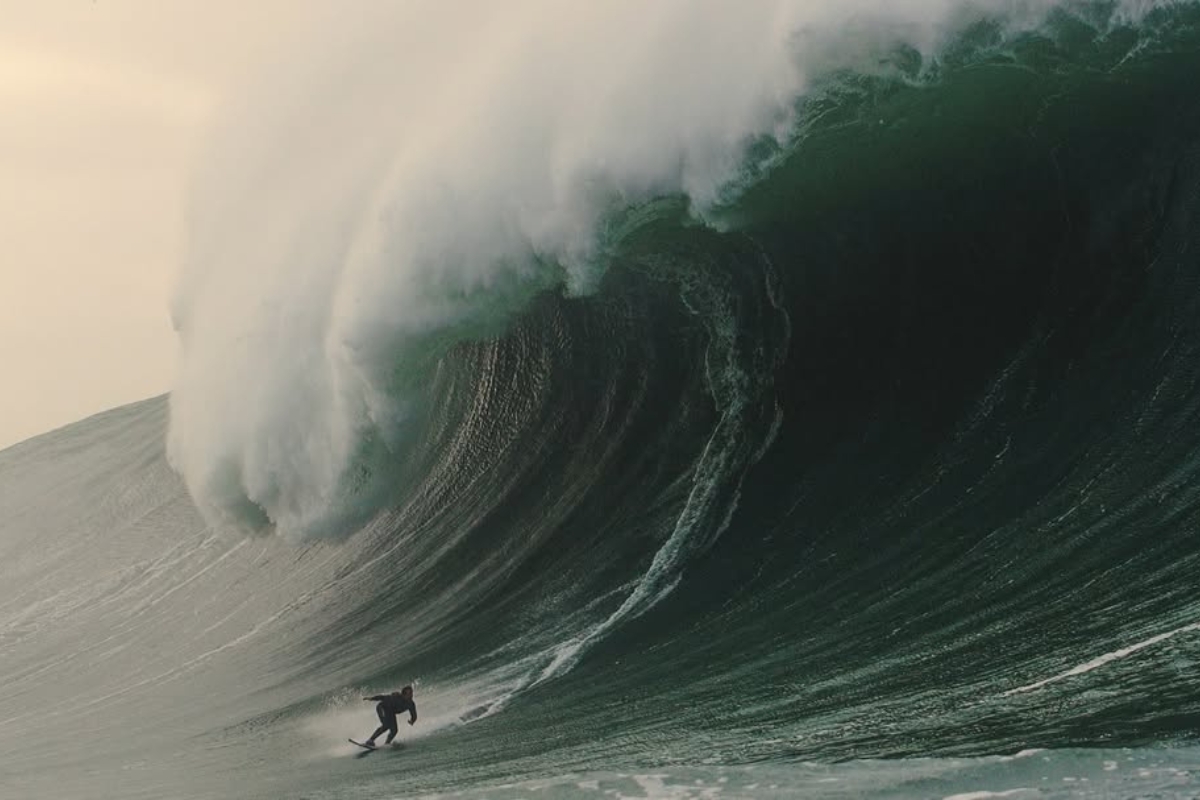 Brasileiros buscam recorde mundial de maior onda surfada na história