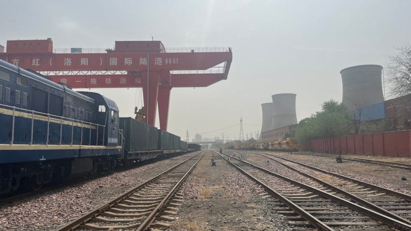 China usará corredor logístico para popularizar pagamentos em yuan