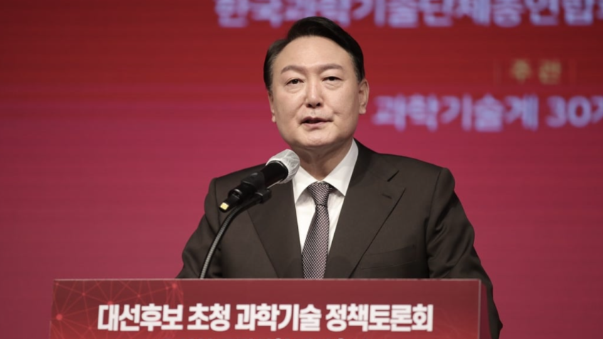 Promotoria pede 10 anos de prisão para ex-presidente sul-coreano