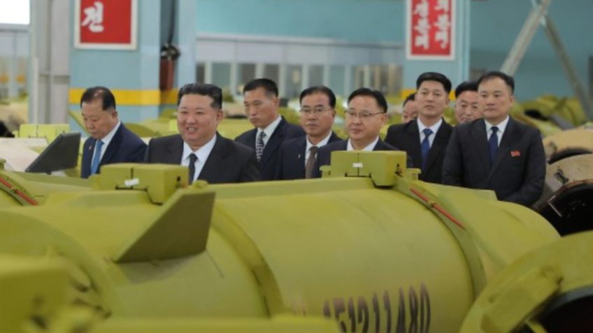 Kim Jong-un indica continuidade do programa de mísseis