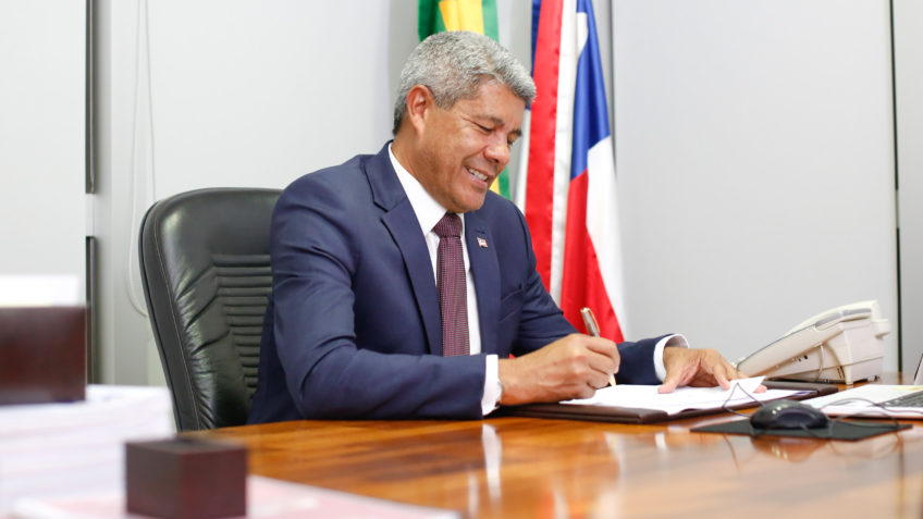 Jerônimo confirma pré-candidatura e minimiza pesquisas